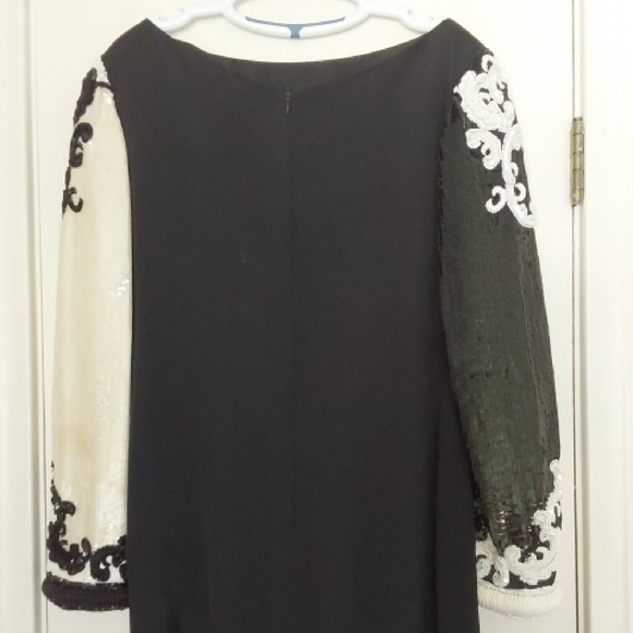 Bill Blass Black and Cream Sheath Dress with Bishop Sleeves - Picture 3 of 4